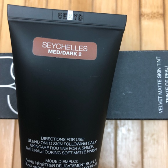 NARS velvet matte skin tint. Med/dark2 - Picture 2 of 5